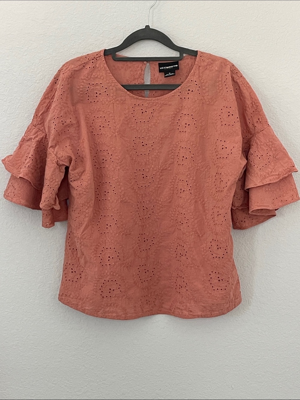 Liz Claiborne Eyelet Blouse Womenโs M Coral Ruffle Bell Sleeve 100% Cotton